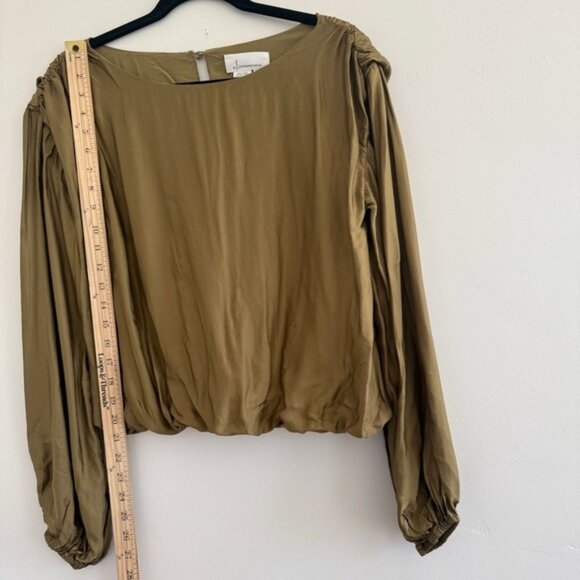 Anthropologie ballon sleeve silky top green  Gold Satin Blouse bohemian size M - Picture 4 of 9
